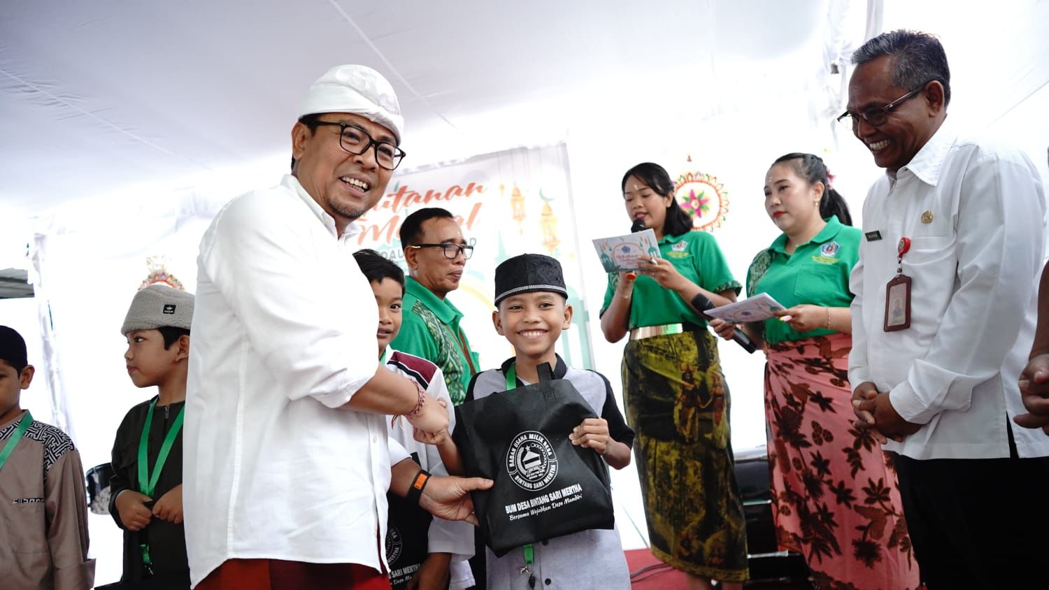 Wawali Arya Wibawa Buka Acara "Khitanan Massal" di Desa Dauh Puri Klod