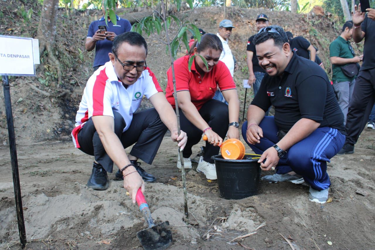 Aksi Bersih Sungai Meriahkan Hut LPM RI Ke-24 Walikota Jaya Negara Rangkul Sinergi LPM Wujudkan Denpasar Bersih