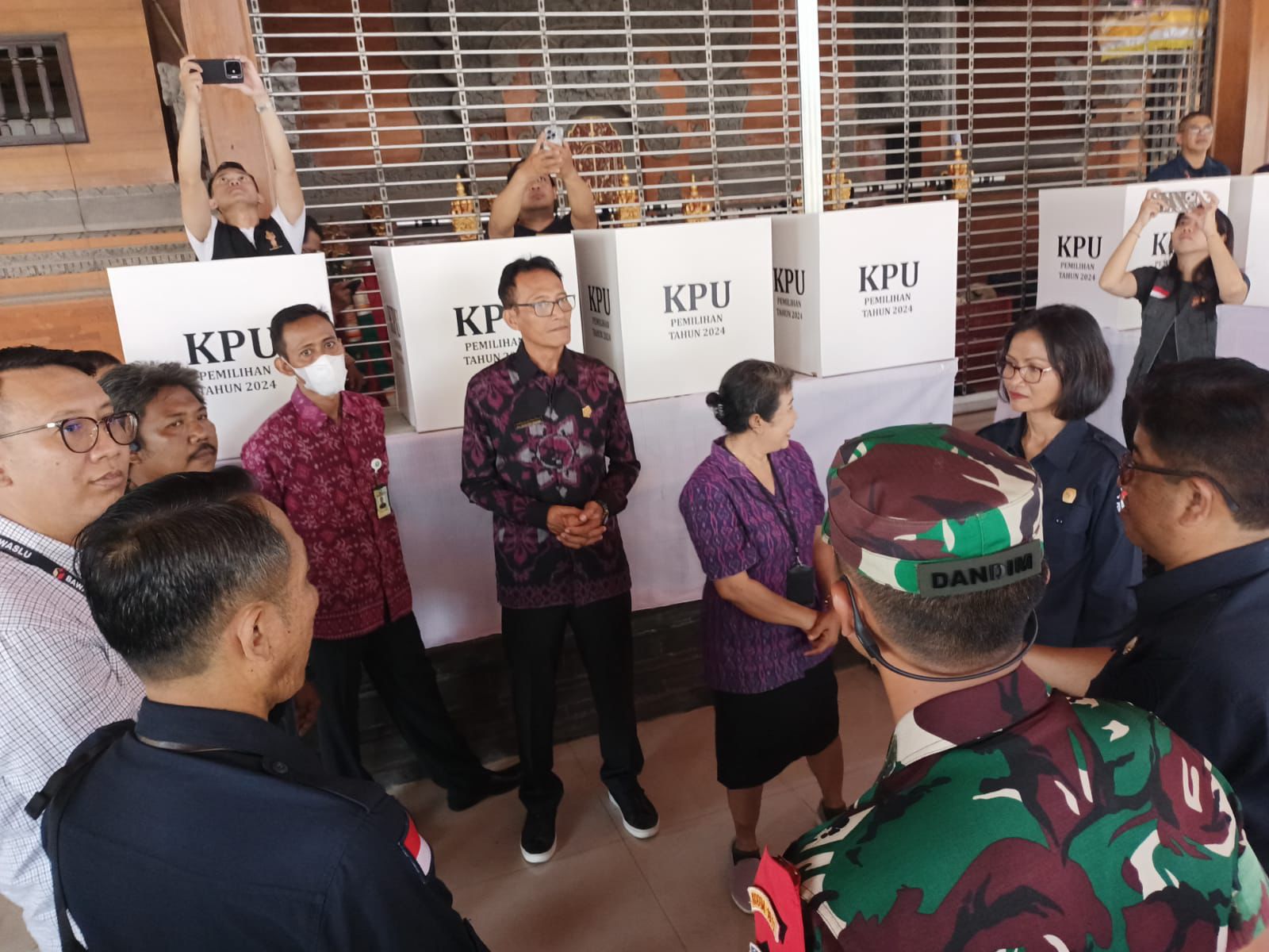 Forkopimda Denpasar Tinjau Kesiapan TPS di Kota Denpasar, Ajak Seluruh Masyarakat Gunakan Hak Pilih dan Jaga Kondusifitas