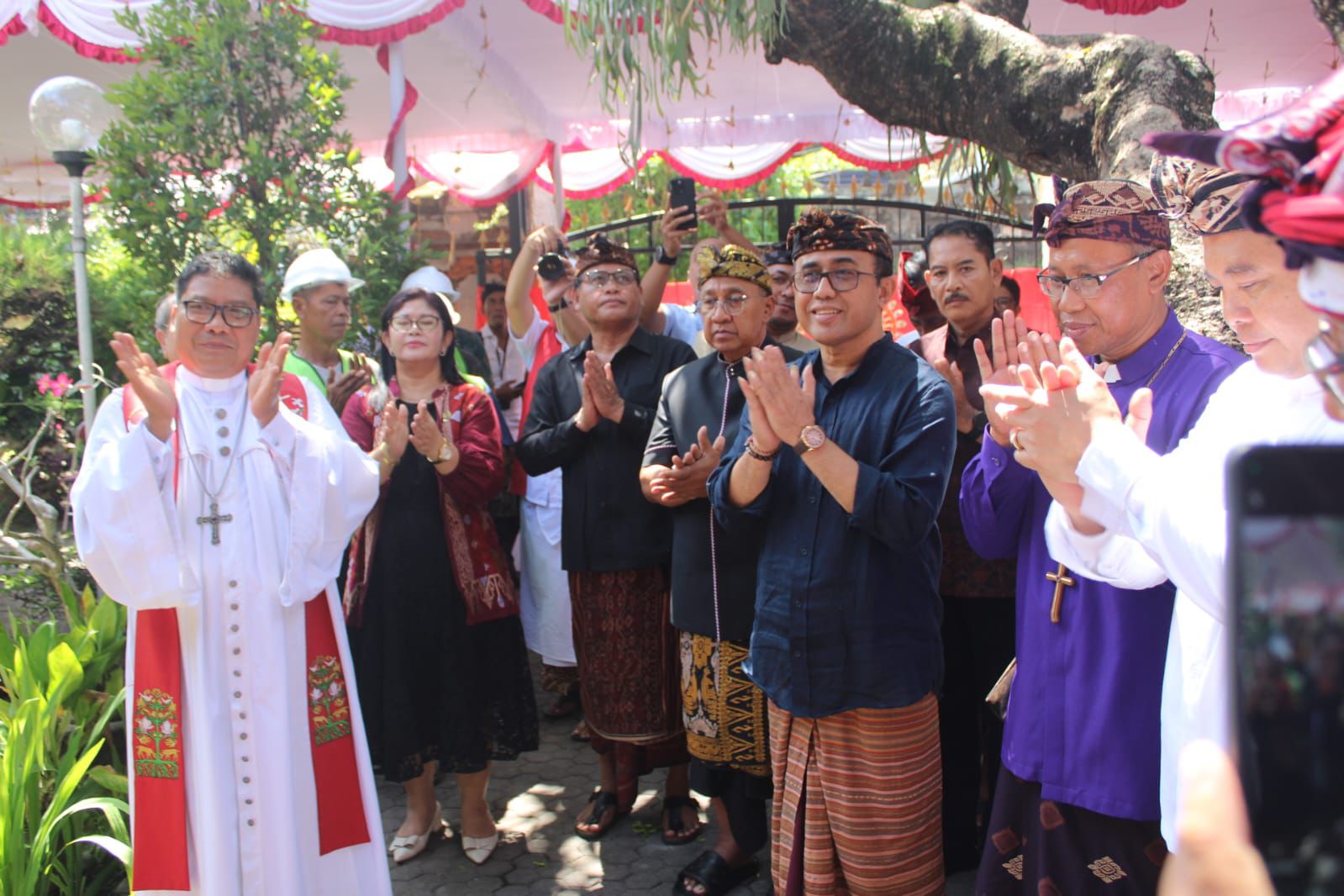 Walikota Jaya Negara Hadiri Peletakkan Batu Pertama Pembangunan Gereja GKPB Jemaat Kristus Kasih Denpasar.