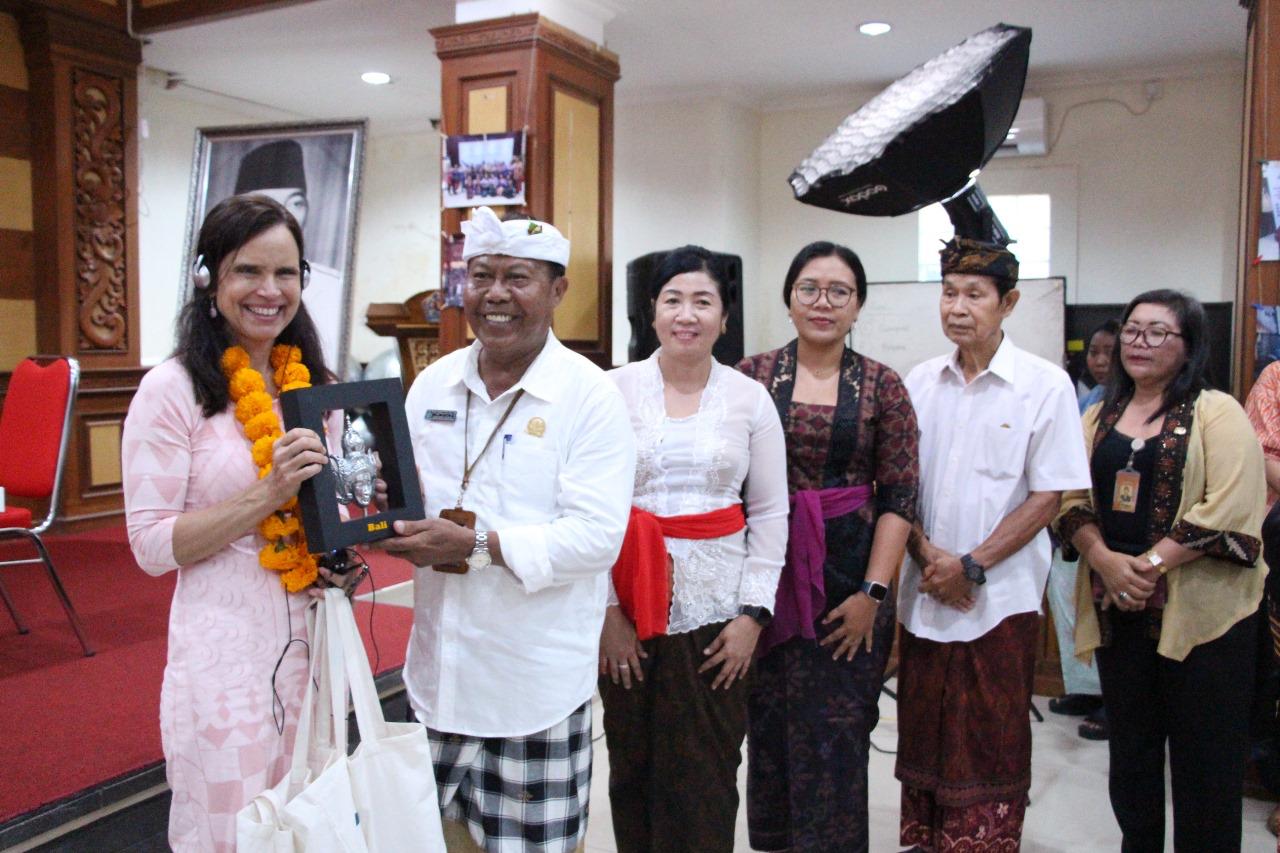 Sekolah Perempuan Srikandi Dauh Puri Kaja Terima Kunjungan Australia's Ambasador For Gender Equality