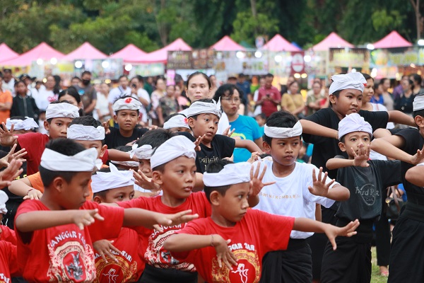 Rangkaian "Melepas Matahari 2024" Ribuan Anak-Anak Sanggar Tari di Denpasar Gelar Latihan Bersama