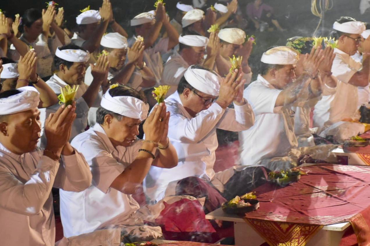 Pemkot Denpasar Gelar Pitenget Tumpek Krulut Sebagai Rahina Tresna Asih