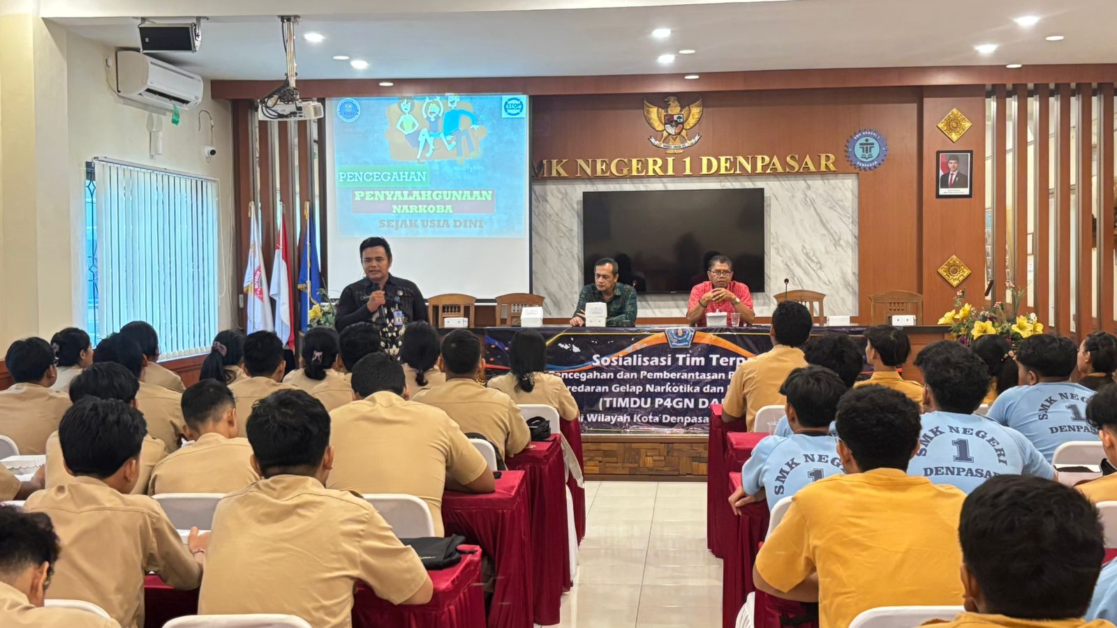 Pemkot Denpasar Sosialisasikan Pencegahan dan Pemberantasan Penyalahgunaan Narkoba, Kali ini Sasar SMKN 1 Denpasar