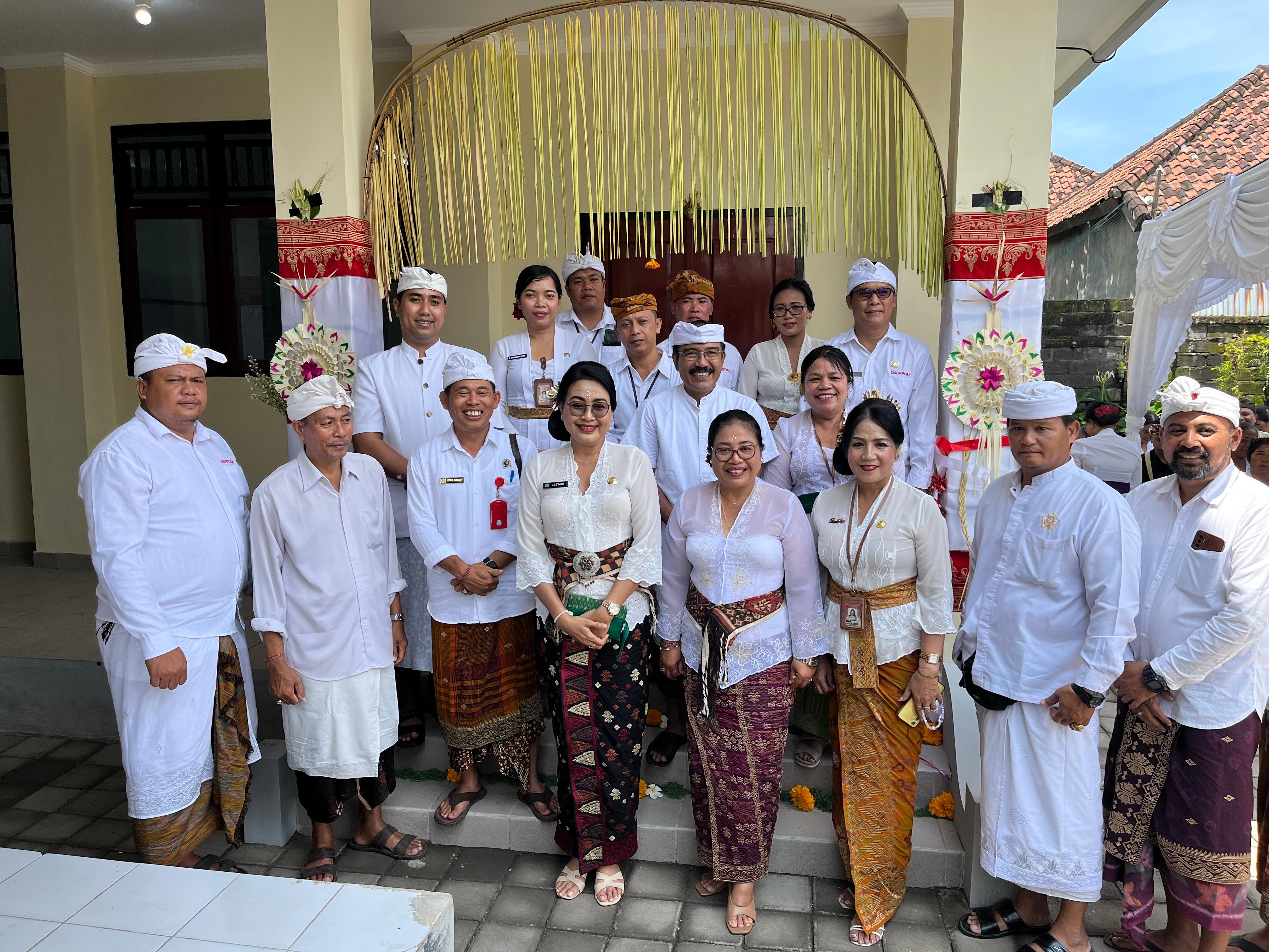 Plt. Asisten Pemerintahan dan Kesejahteraan Rakyat Kota Denpasar Komang Lestari Resmikan Gedung SDN 3 Kesiman