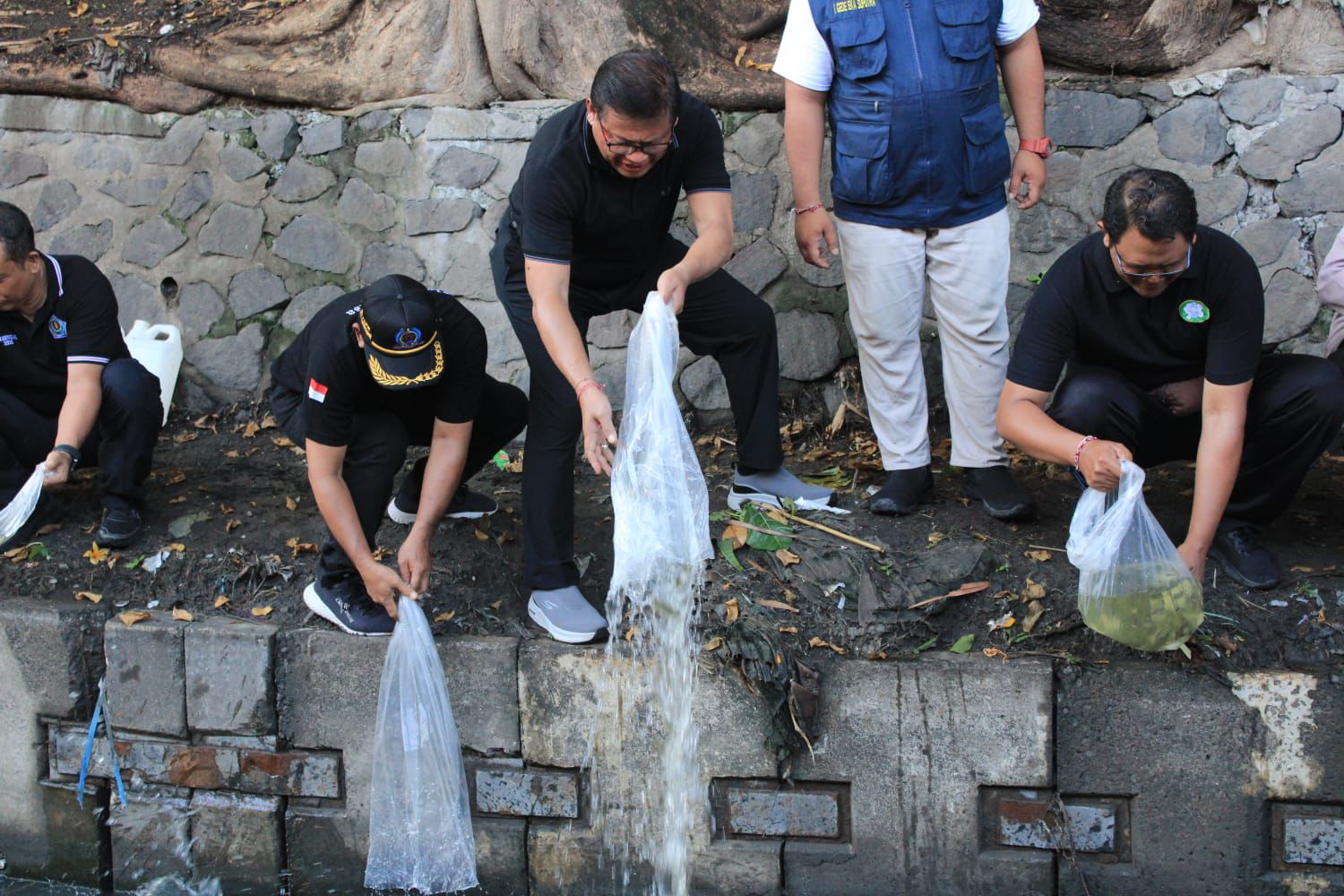 Sekda Alit Wiradana Apresiasi Gelaran Bulan Bakti Gotong Royong, Wujud Nyata Komitmen Bersama Jaga Kebersihan Lingkungan.