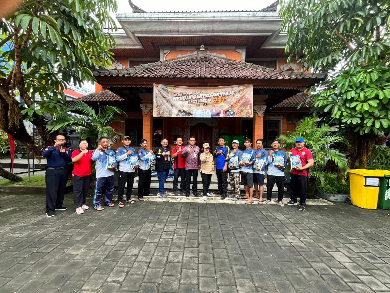 Tinjau Safari Kesehatan HUT Ke-21 TAGANA Denpasar, Sekda Alit Wiradana Ajak Masyarakat Manfaatkan Layanan Kesehatan Gratis.