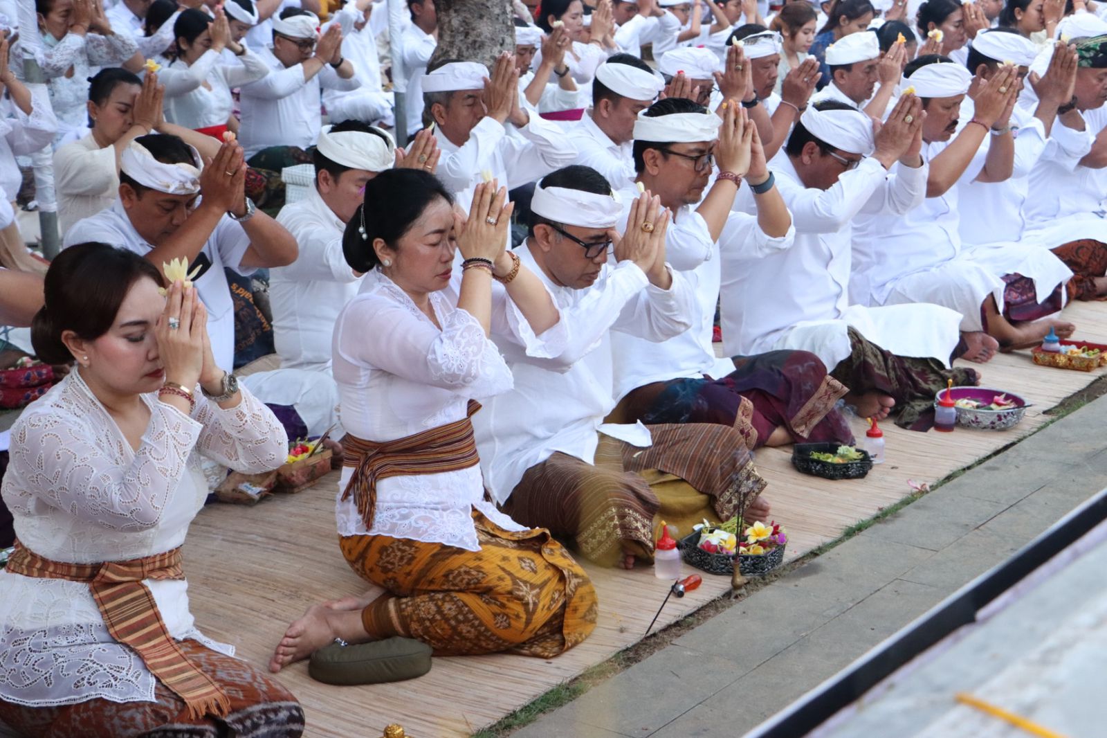 Pemkot Denpasar Ngaturang Bhaktii Siwaratri di Pura Agung Jagatnatha Denpasar