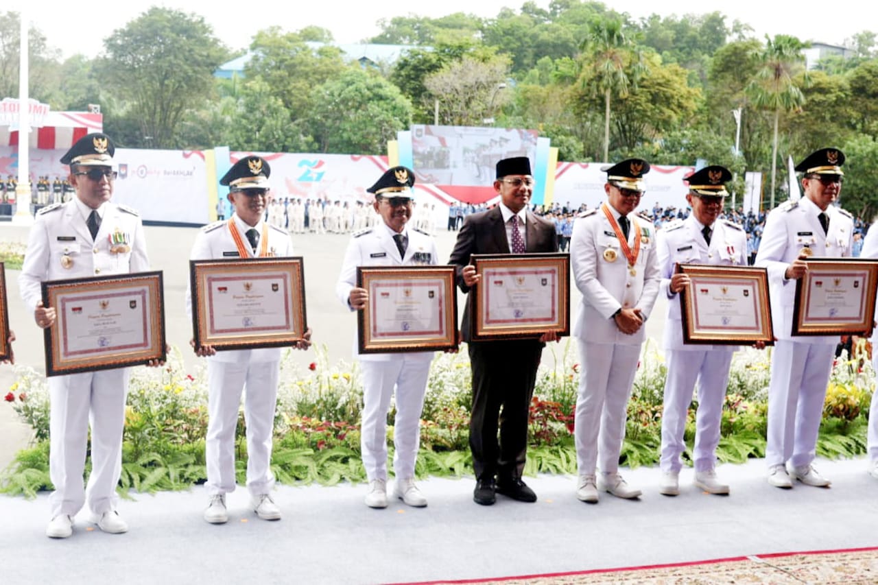 Wali Kota Jaya Negara Terima Penghargaan Prestasi Tingkat Nasional Penyelenggaraan Pemerintahan Daerah dengan Kinerja Tinggi