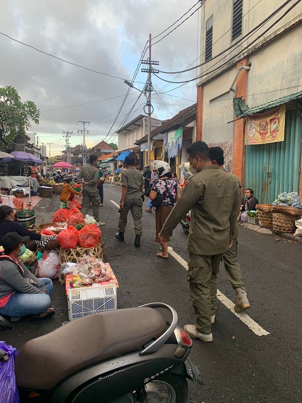 Tim Yustisi Denpasar Bina 3 Orang Pelanggar Prokes