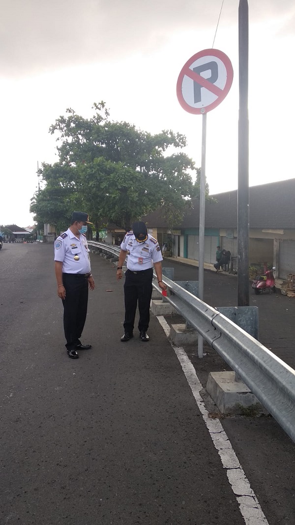 Dukung Keselamatan Berlalu Lintas, Dishub Denpasar Intensifkan Monev Marka Jalan dan Rambu Kau Lintas
