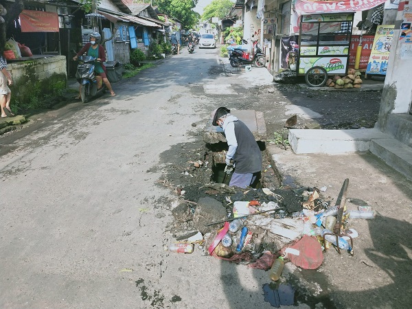 Antisipasi Sedimentasi dan Cegah Banjir, PUPR Denpasar Gencarkan Pembersihan Saluran Air