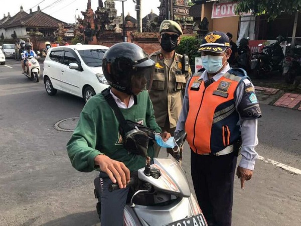 Awal Tahun 2022 Tim Yustisi Denpasar Kembali Lakukan Penertiban Prokes